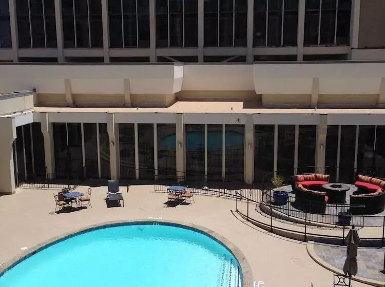 ホテル Wyndham Midland Downtown