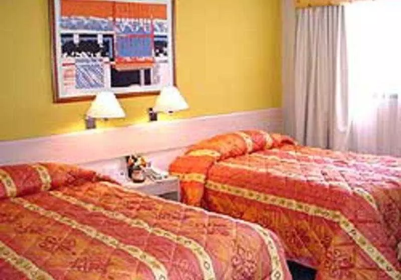 ホテル Lincoln  Suites