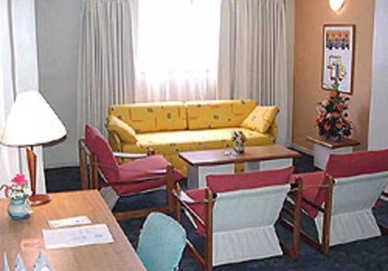 ホテル Lincoln  Suites