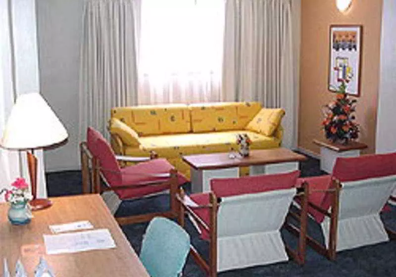 ホテル Lincoln  Suites