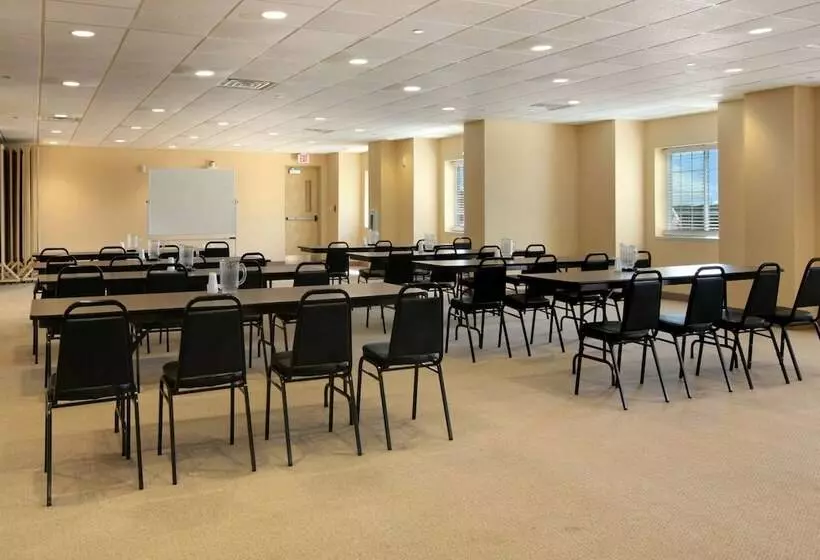 Microtel Inn & Suites By Wyndham Quincy Downtown   River Area