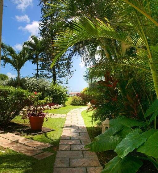 هتل Blue Orchids Beach