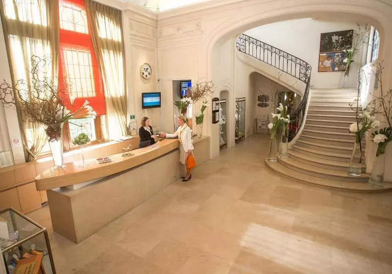 호텔 Chateau De Montvillargenne