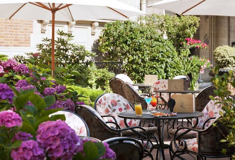 هتل Chateau De Montvillargenne