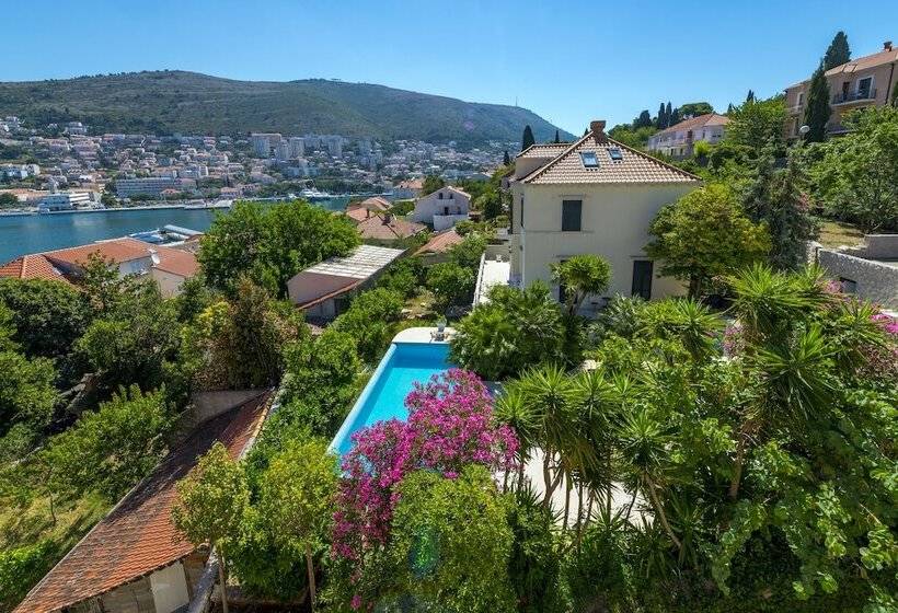 בית מלון כפרי Lapad