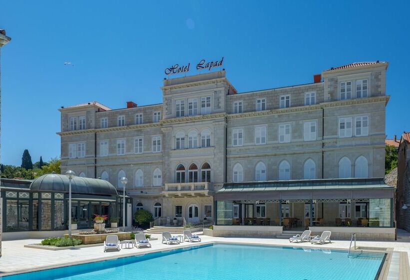 בית מלון כפרי Lapad