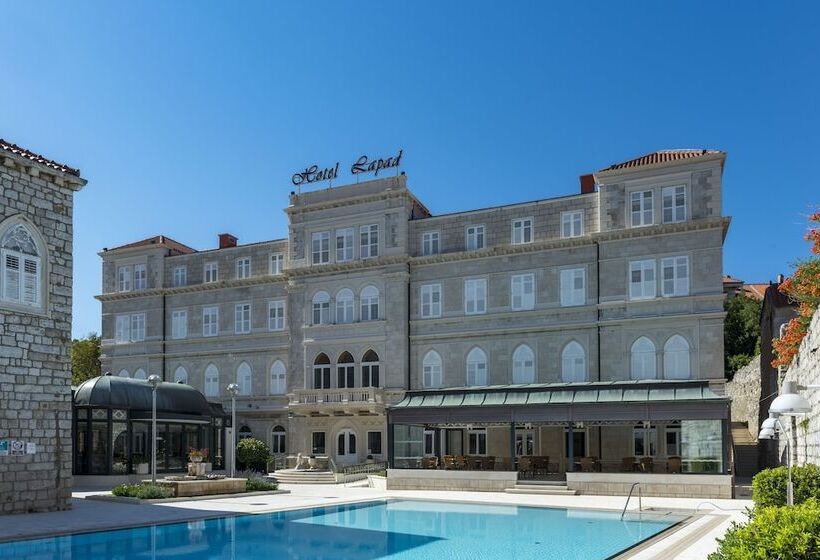 בית מלון כפרי Lapad