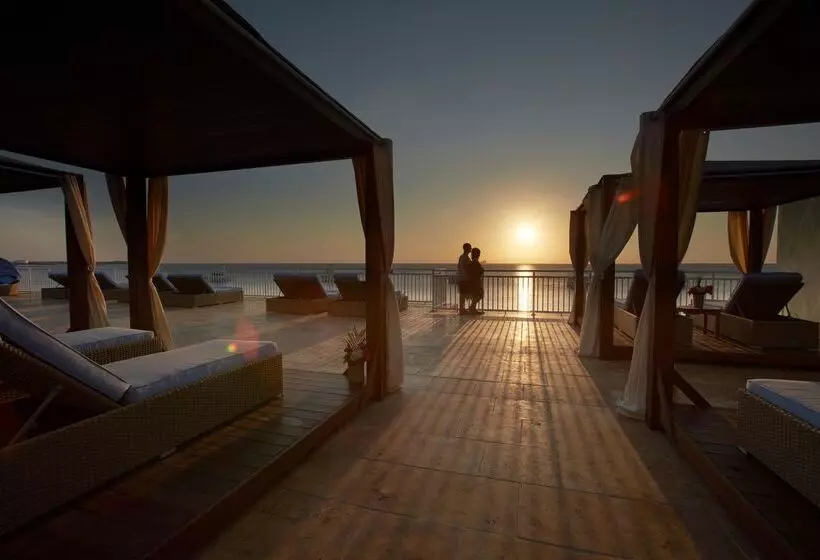 Divi Flamingo Beach Resort