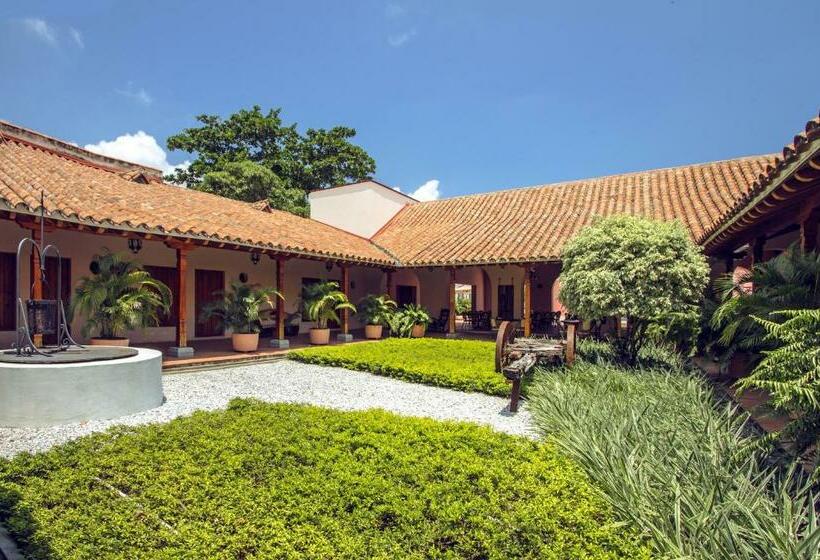 هتل Doña Manuela