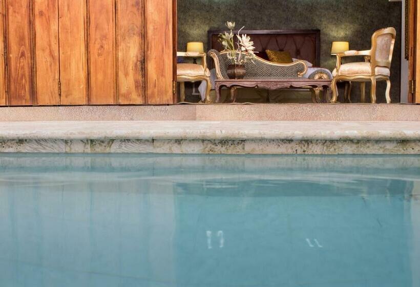 هتل Doña Manuela