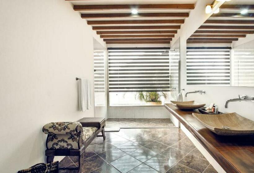 هتل Doña Manuela