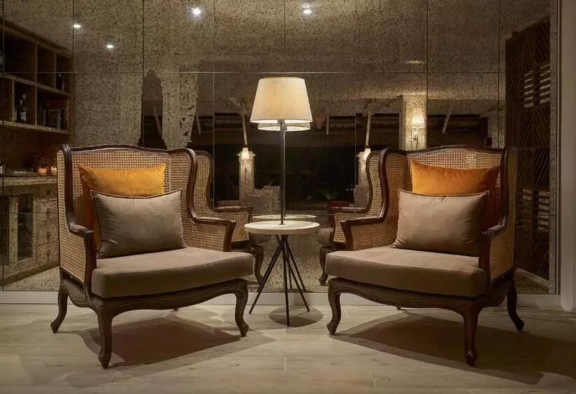 Hotel Paradise Cove Boutique