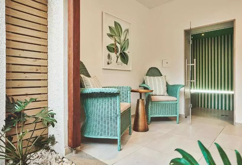 Hotel Paradise Cove Boutique