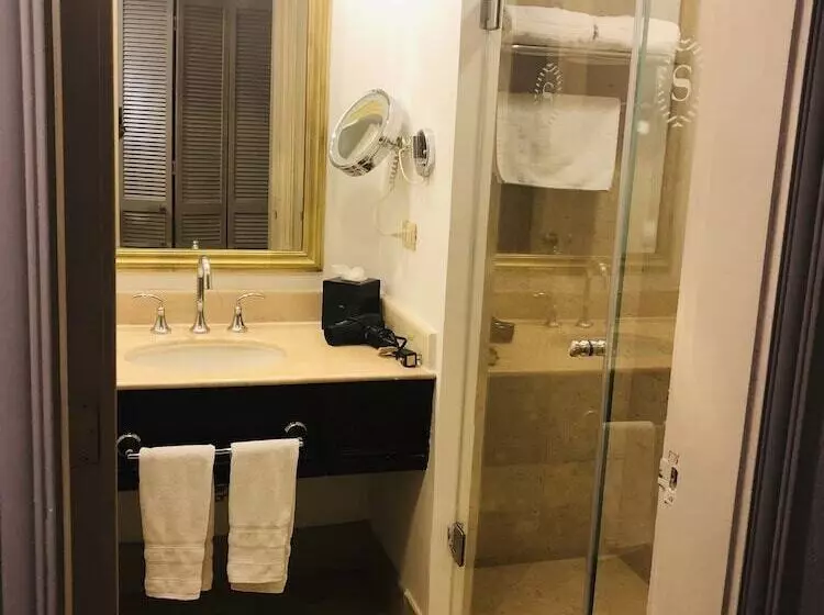 호텔 Wyndham Monterrey Ambassador Centro