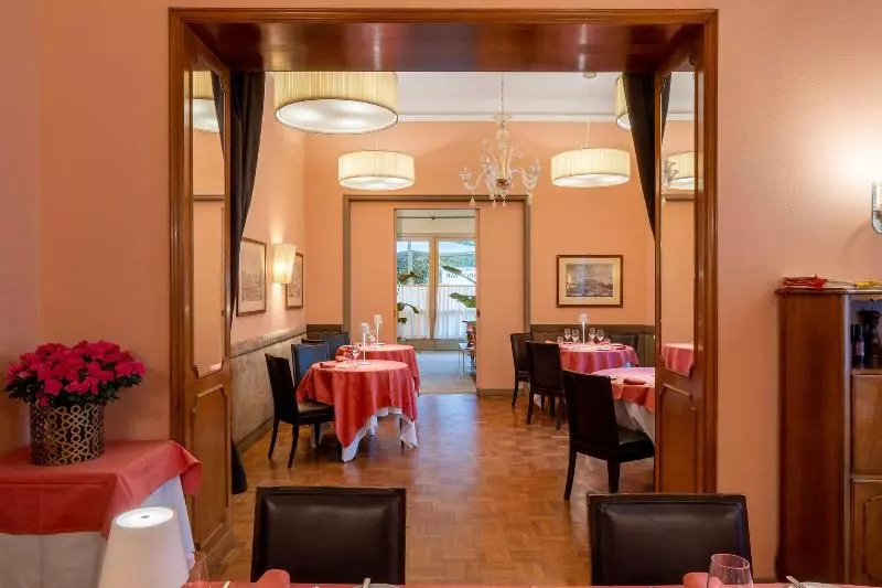 هتل Sina Villa Medici, Autograph Collection