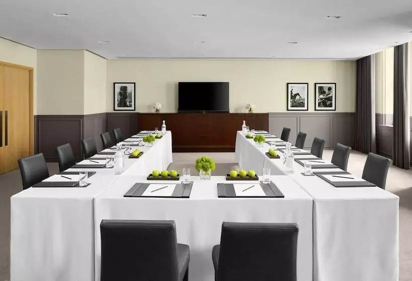 هتل The London Edition