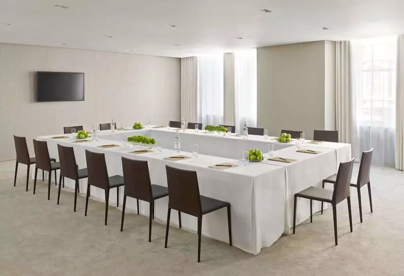 هتل The London Edition