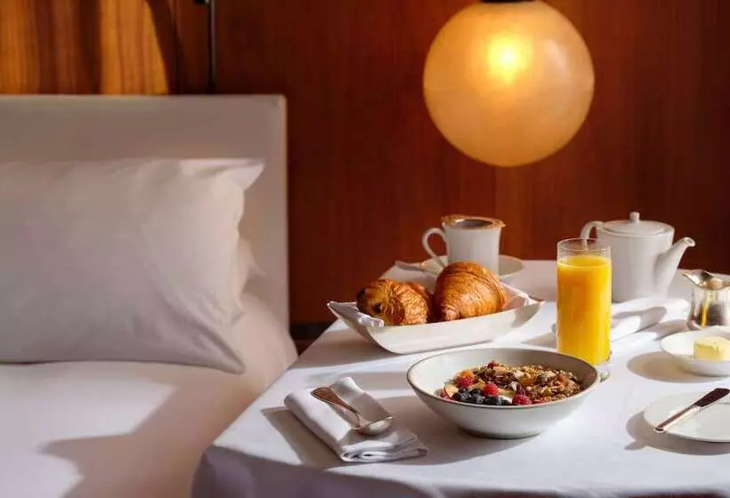 هتل The London Edition