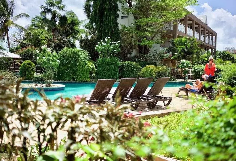 Tropikist Beach Hotel & Resort