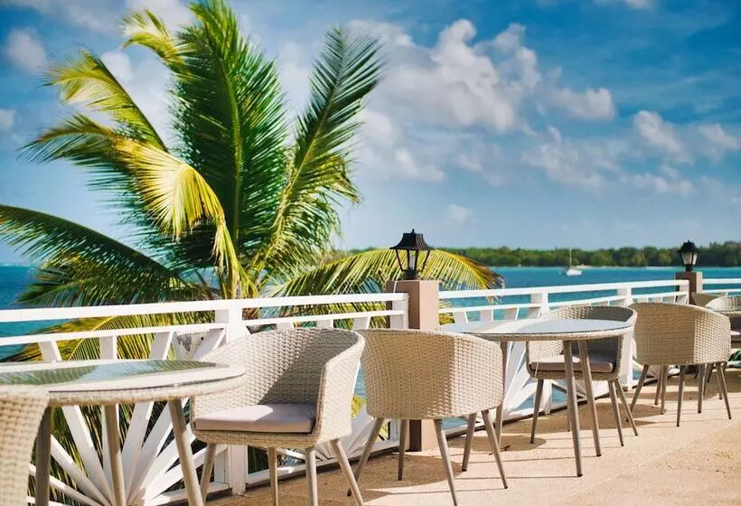 Tropikist Beach Hotel & Resort