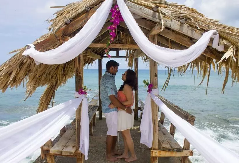 Tropikist Beach Hotel & Resort