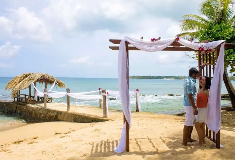 Tropikist Beach Hotel & Resort