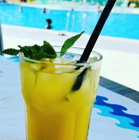 Hotelli Adelais Bay
