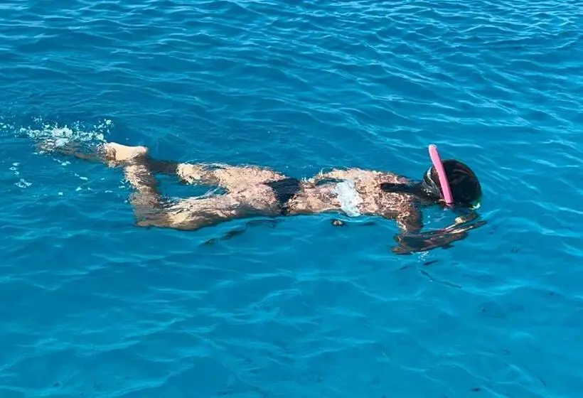 Hotelli Adelais Bay