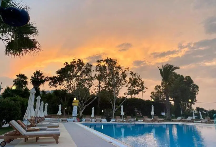 Hotelli Adelais Bay