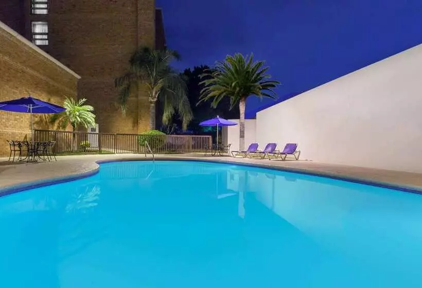 فندق Wyndham Garden Monterrey Norte