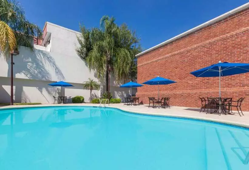 فندق Wyndham Garden Monterrey Norte