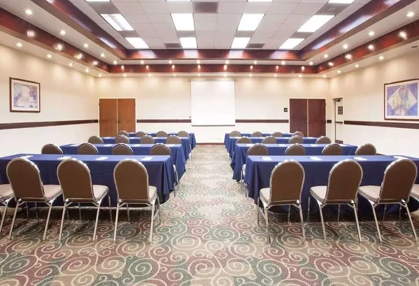 فندق Wyndham Garden Monterrey Norte