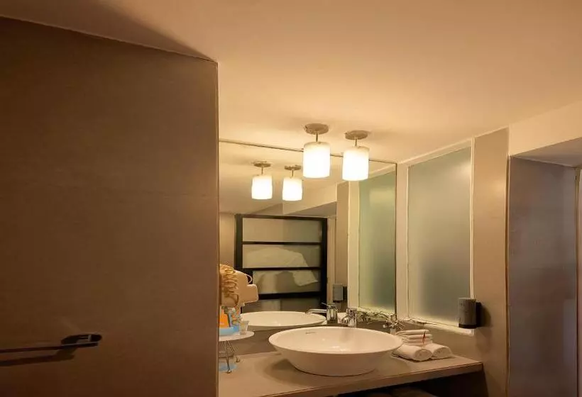 Whispering Palms Beach Resort