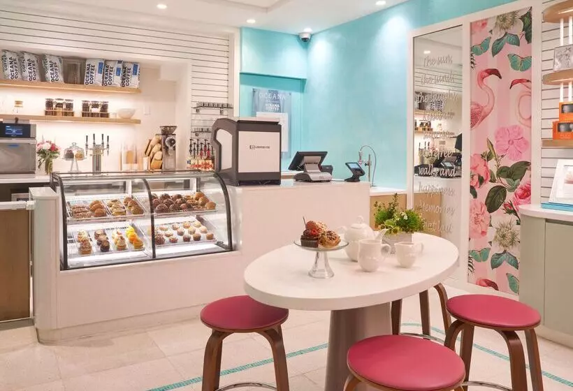 酒店 Eau Palm Beach Resort & Spa