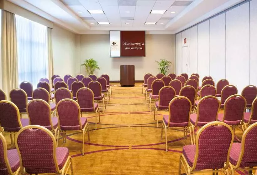 فندق Doubletree By Hilton Milwaukee Brookfield