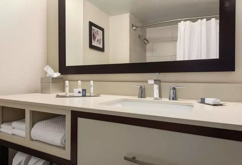 فندق Doubletree By Hilton Milwaukee Brookfield