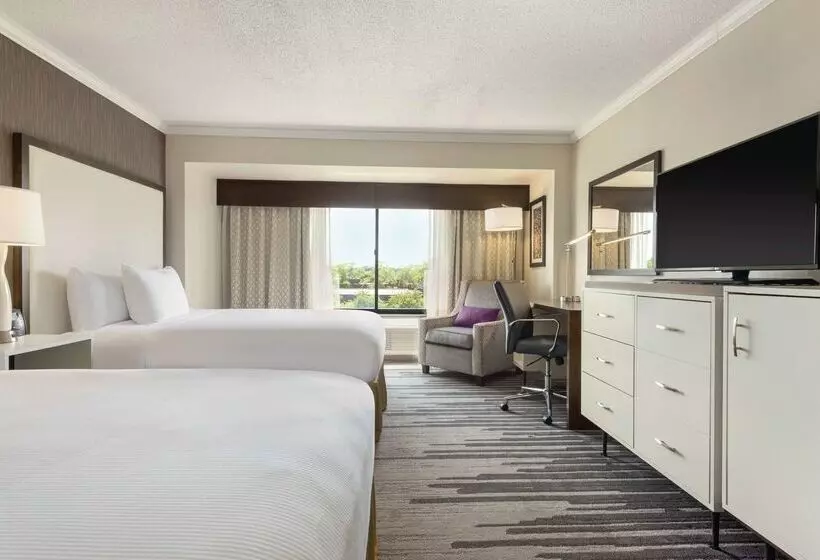 فندق Doubletree By Hilton Milwaukee Brookfield