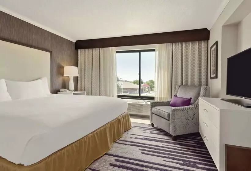 فندق Doubletree By Hilton Milwaukee Brookfield