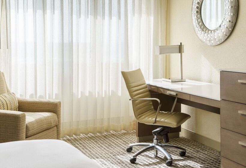 Отель Doubletree By Hilton Orlando Airport