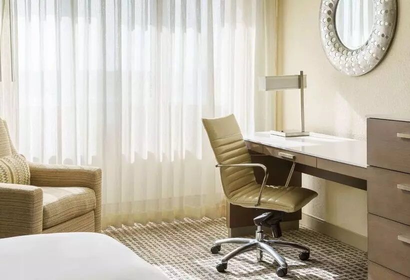 هتل Doubletree By Hilton Orlando Airport