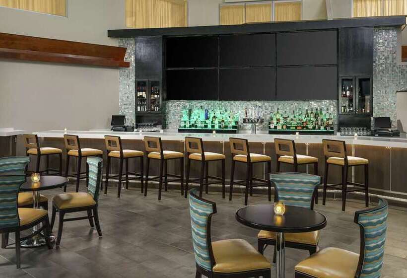 Отель Doubletree By Hilton Orlando Airport