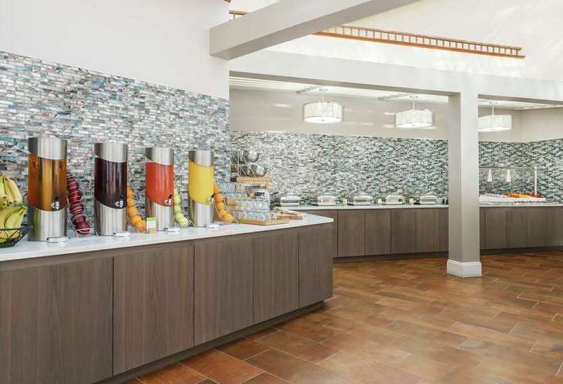 Отель Doubletree By Hilton Orlando Airport