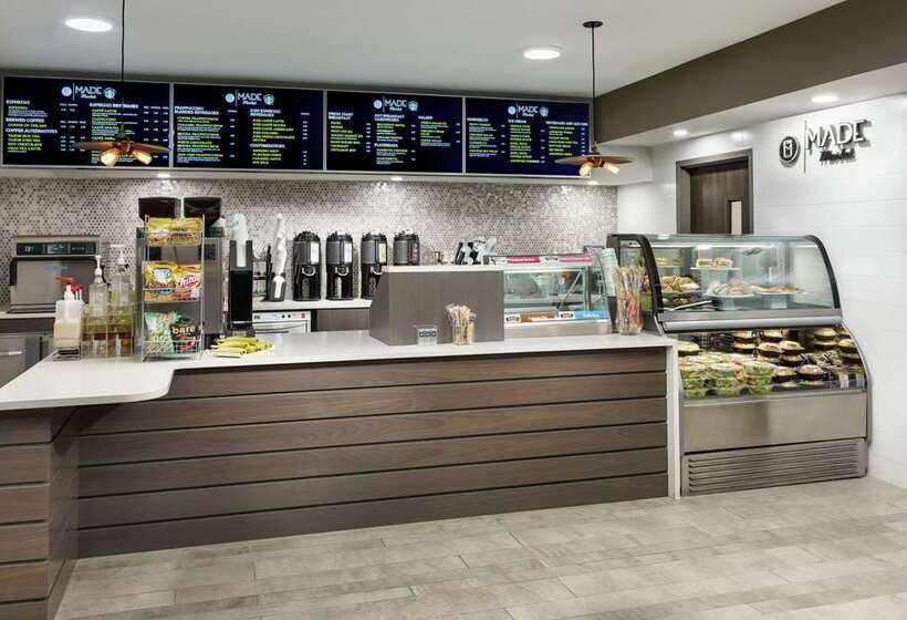 Отель Doubletree By Hilton Orlando Airport