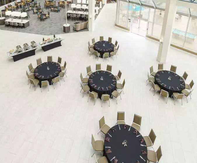 هتل Doubletree By Hilton Orlando Airport