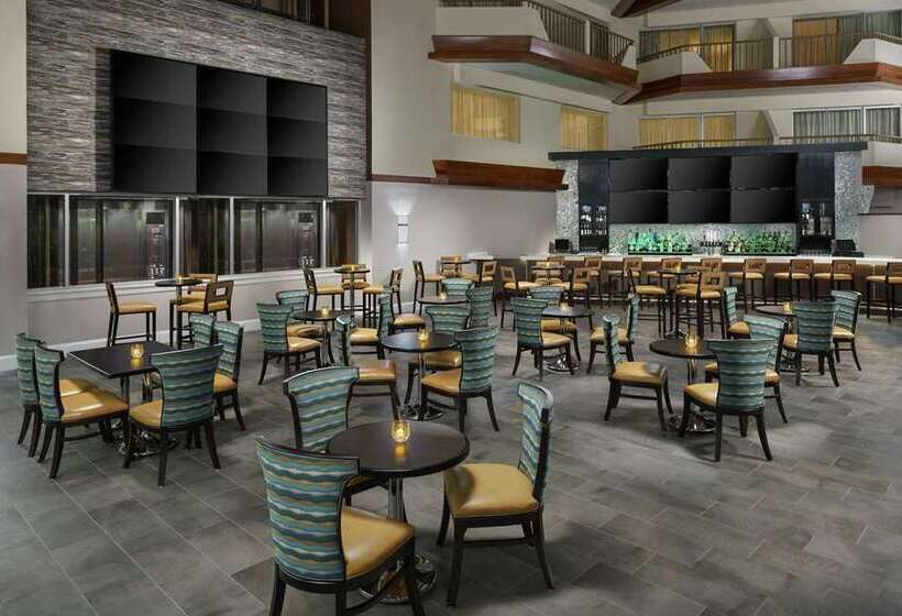 Отель Doubletree By Hilton Orlando Airport