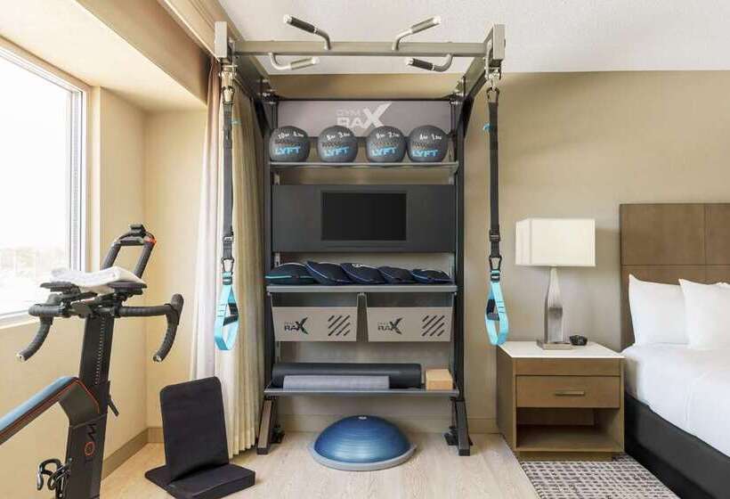 Отель Doubletree By Hilton Orlando Airport