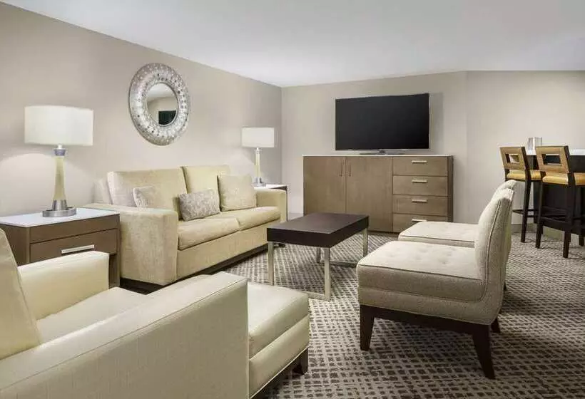 هتل Doubletree By Hilton Orlando Airport