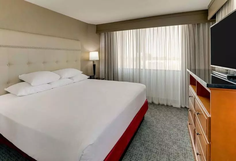 Otel Drury Inn & Suites Phoenix Airport