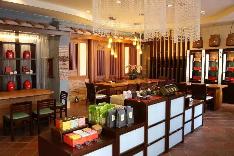 Le Midi Hotel Chitou