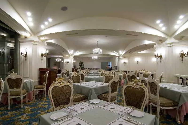 Le Midi Hotel Chitou